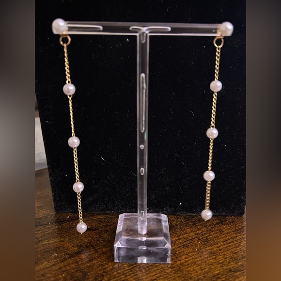 Jewelry - ❤️ ⭐Long Pearl/ Gold Earrings
